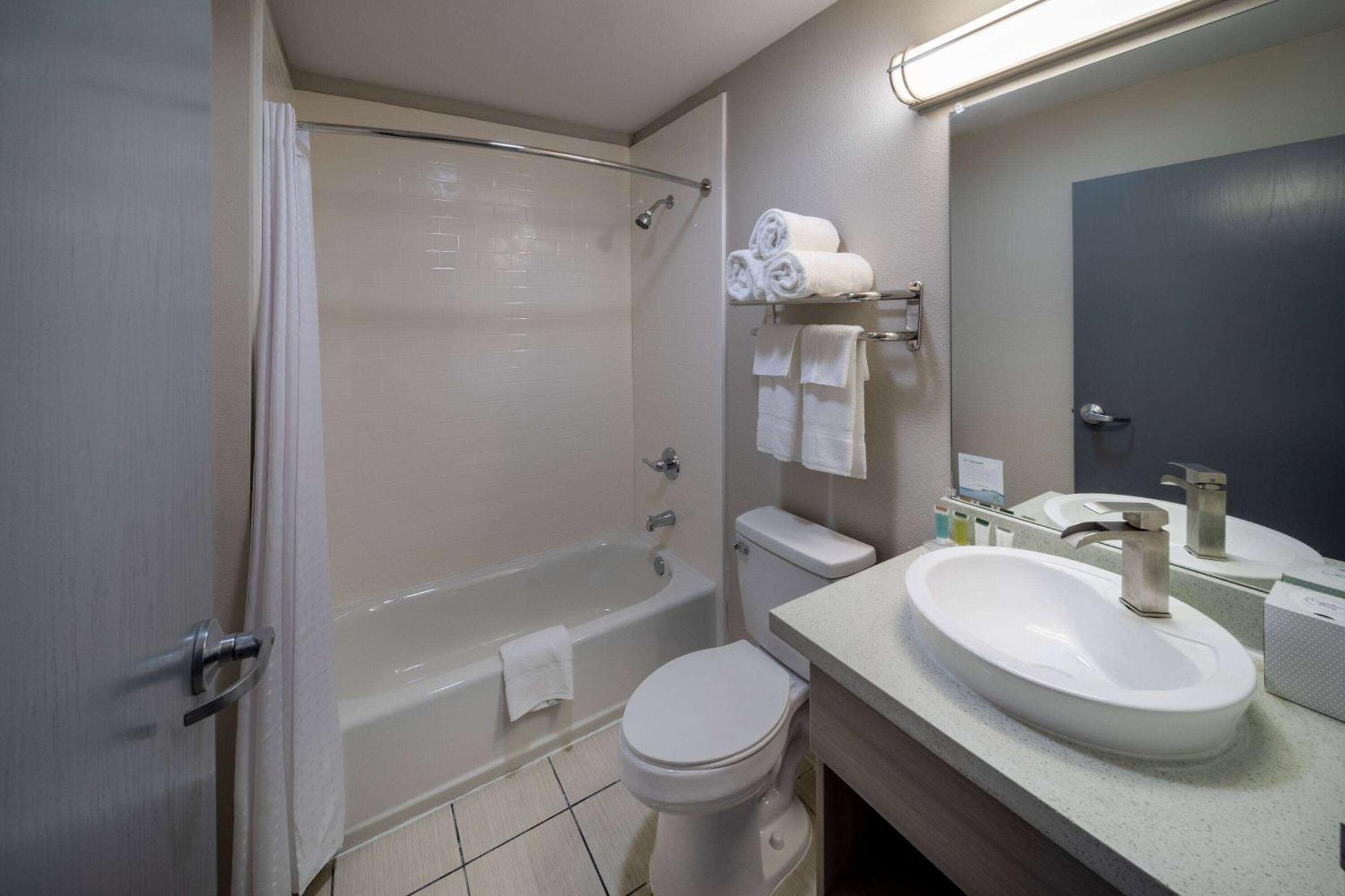 Microtel Inn & Suites By Wyndham Bossier City Exterior foto