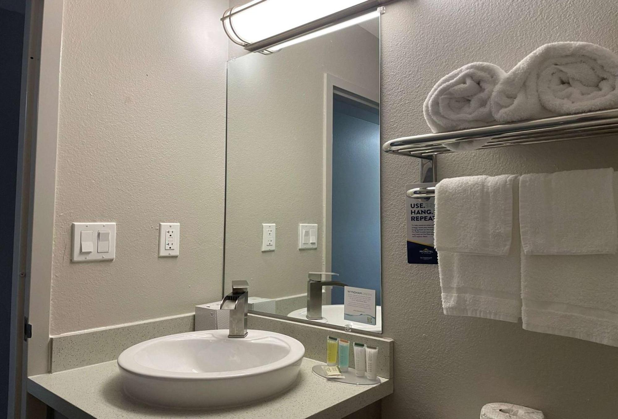 Microtel Inn & Suites By Wyndham Bossier City Exterior foto
